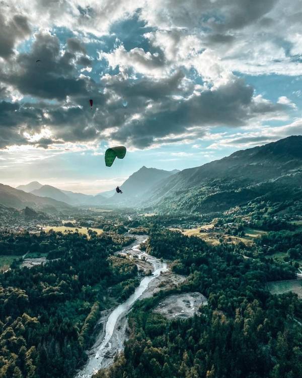 PARAGLIDING EXPERIENCE IN SAMOENS
