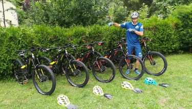 Electric mountain bike rental supervised by an instructor